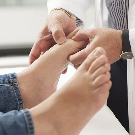 Dr. Robles, traumatologo especializado en pies Dr. Robles, traumatologo especializado en pies